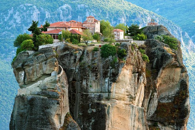 3-Day Trip to Delphi and Meteora from Athens - Delphi Archaeological Museum: the smart warm-up