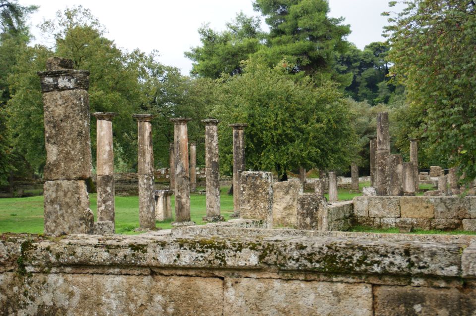 4-Day Tour of Mycenae, Epidaurus, Olympia, Delphi & Meteora - Hotels, meals, and the buffet reality of half-board