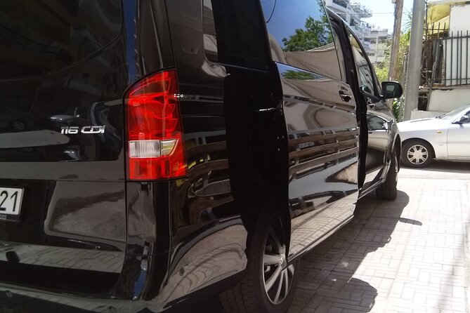 Airport Pickup Services - Luggage and Families: What Fits, What Costs Extra