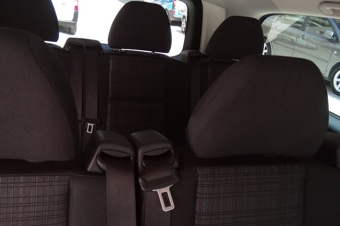 Airport Pickup Services - On the Road With Your Driver: More Than a Chauffeur