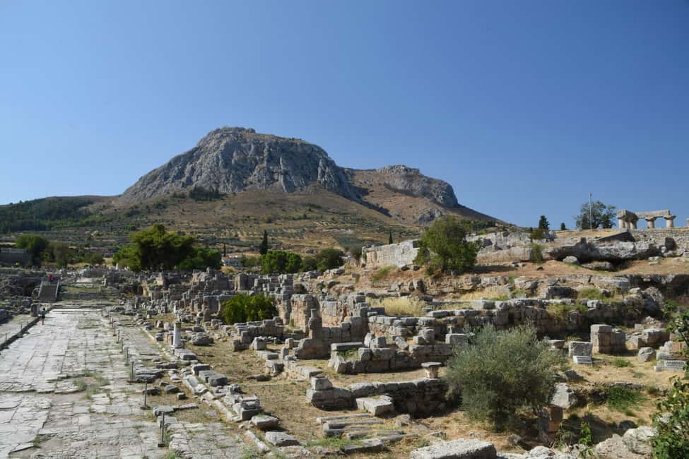 Athens: Ancient Corinth & Nafplion Guided Premium Tour - Lunch in Nafplion: what the optional tavern setup gives you