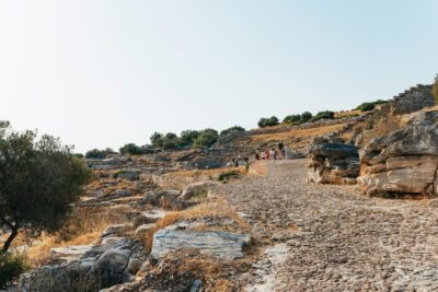 Athens: Cape Sounion & Poseidon Temple Sunset Half-Day Trip - The Vouliagmeni pass: quick sea-scene from the bus