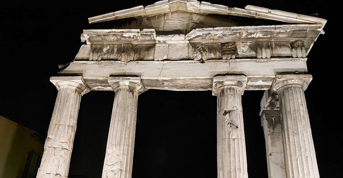 Athens: City Highlights Nighttime Walking Tour in Spanish - Why Athens looks different after dark