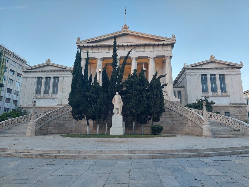 Athens: City Highlights Nighttime Walking Tour in Spanish - Zappeion and Panathenaic Stadium: Olympic identity, right in the city