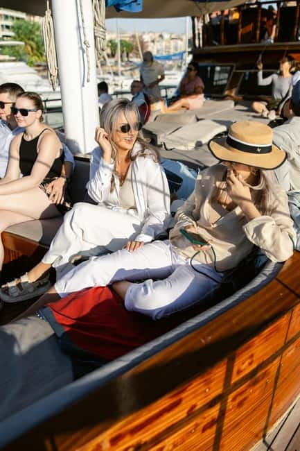 Athens: Cruise to Agistri, Moni & Aegina with Lunch & Drinks - Crew, music, and safety: why the day feels easy