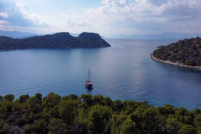 Athens Day Cruise: 3 Islands Tour in the Saronic Gulf with Lunch - Aegina’s Kolona temple and the pistachio moment that people remember