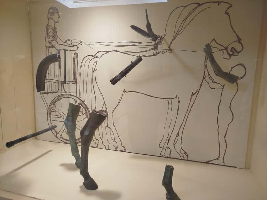 Athens: Delphi and Arachova Day Trip with Guide - Delphi Museum: the Charioteer and how to use your one-hour window