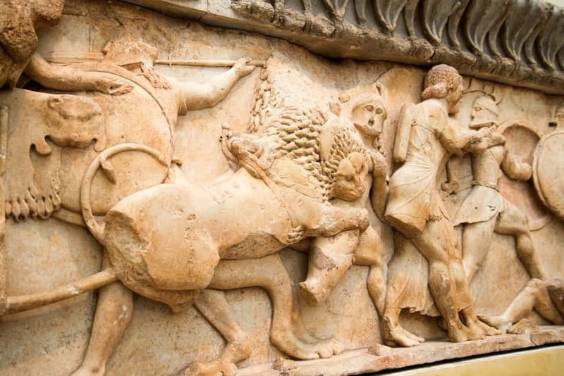 Athens: Delphi and Arachova Day Trip with Guide - Lunch time reality: how to eat well with limited free hours