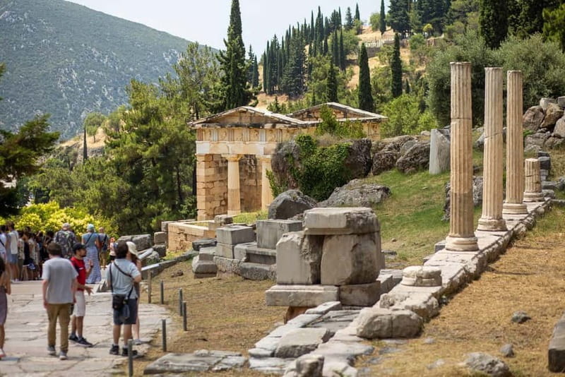 Athens: Delphi Day Tour with Museum & Arachova Village Visit - Coach comfort, Wi‑Fi, and carbon-offset transport