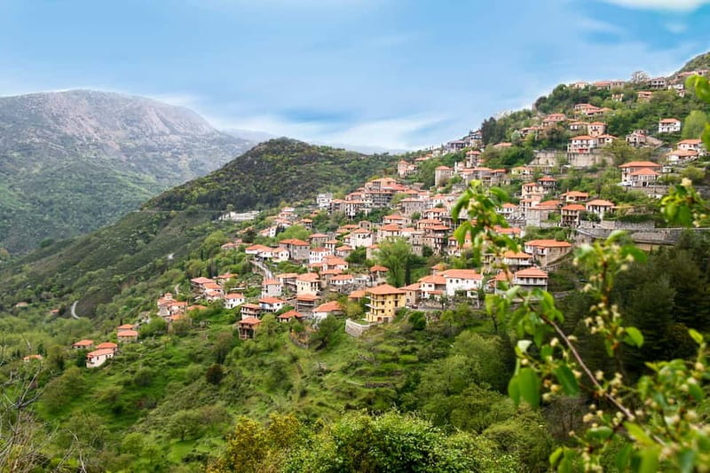 Athens: Delphi Guided Trip with Optional Lunch and Entry - The myth-filled ride through Boeotia plains