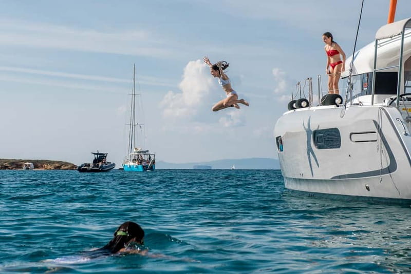Athens: Half-Day Morning Catamaran Cruise with Meal & Drinks - Hydrousa Island swim stop: a quick win for sea time