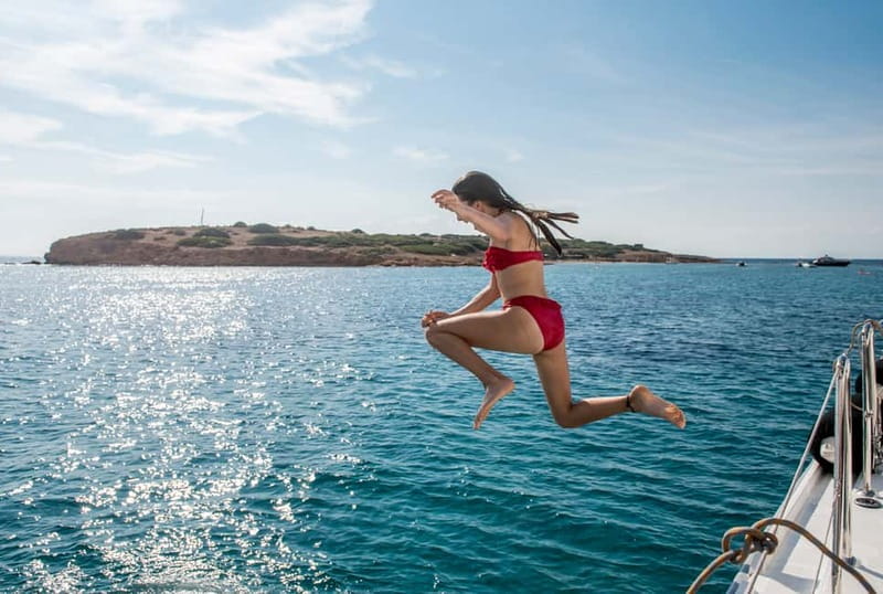 Athens: Half-Day Morning Catamaran Cruise with Meal & Drinks - The crew factor: why host energy matters on a half-day