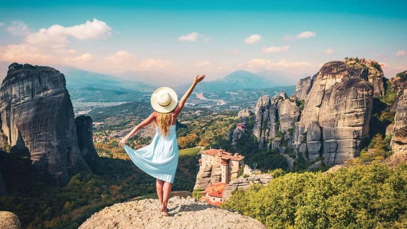 Athens: Meteora Monasteries Day Tour with Lunch - The bus ride and first stops: getting oriented before Meteora hits