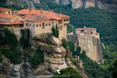 Athens: Meteora Monasteries Day Trip with Caves and Lunch - The coach ride: Stathmos Larisis to Kalabaka in one smooth push