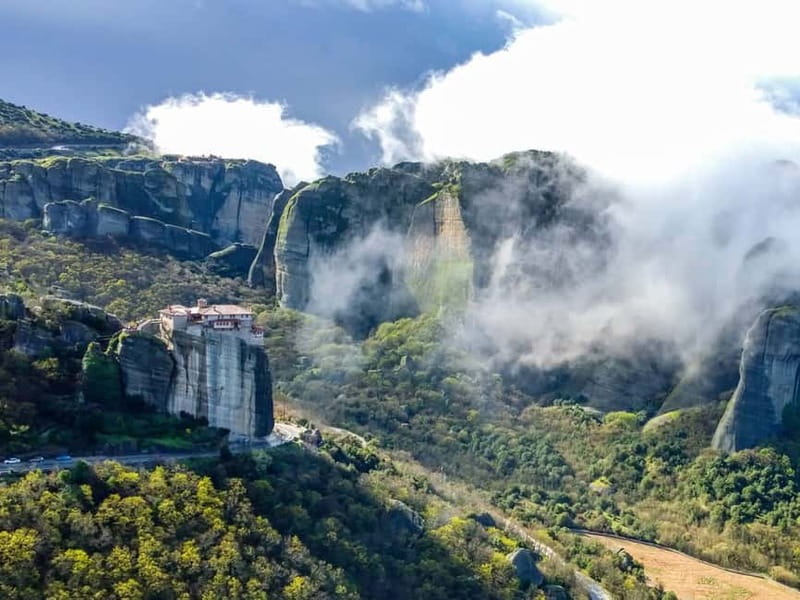 Athens: Meteora Monasteries Day Trip with Caves and Lunch - Live guide vs audio guide: how to use both without getting overloaded