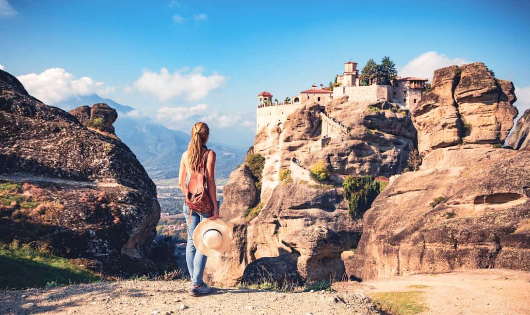 Athens: Meteora Tour with Local Guide and Greek Lunch - The bus rhythm: rest stops that keep the day from dragging