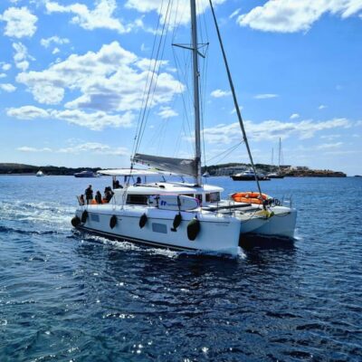 Athens: Riviera Catamaran Tour with Fresh Meal and Drinks - Alimos Marina to the First Big Coast Views