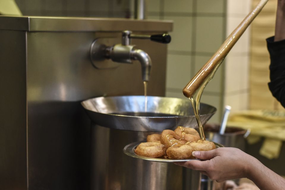 Athens: Ultimate Food Walking Tour with 15 Tastings - Start Near Syntagma, End in Monastiraki: The Route Rhythm