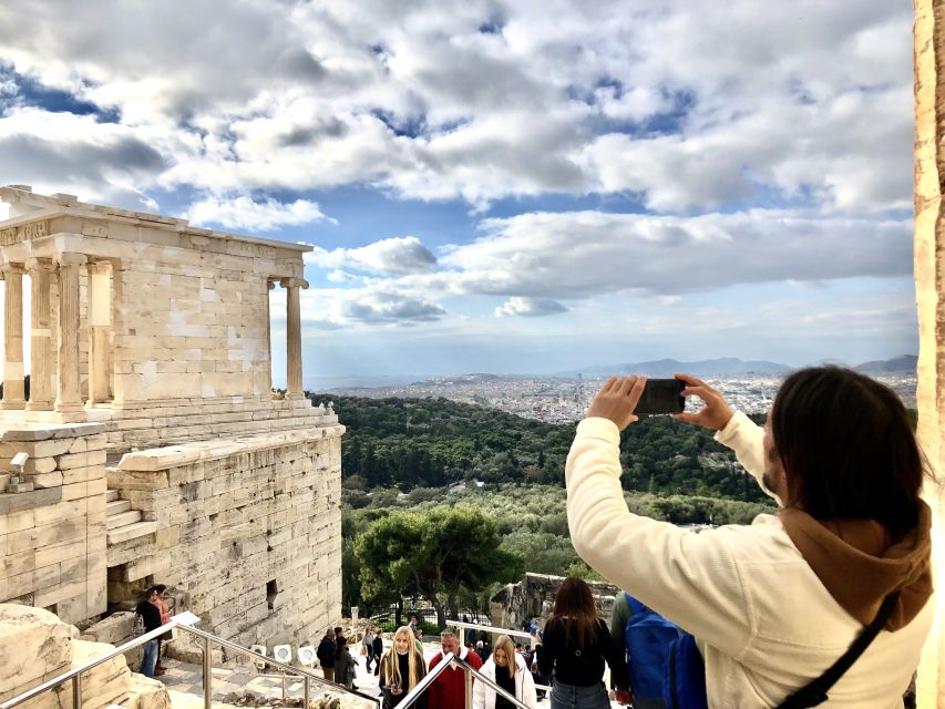 Athens:Acropolis - Historical Center Walking Tour in Spanish - Old Town to Plaka: Ancient Agora Outside Views and a Photo-Friendly Walk