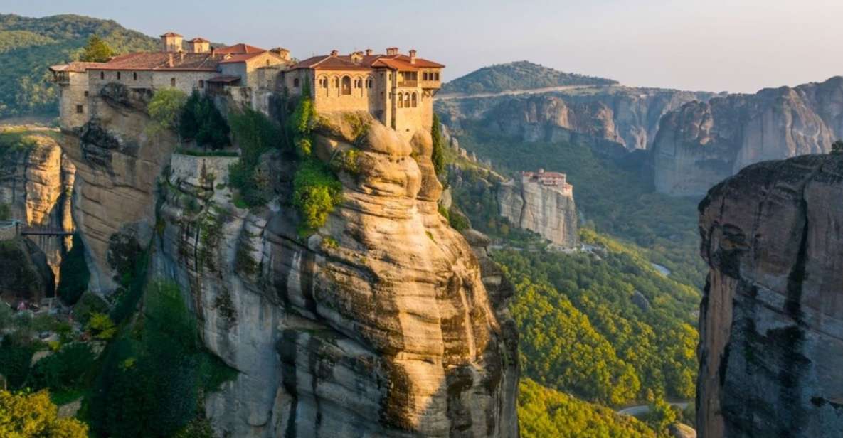 Delphi and Meteora: 2-Day Bus Tour from Athens - The Thermopylae and Leonidas stop: history in the middle of the drive
