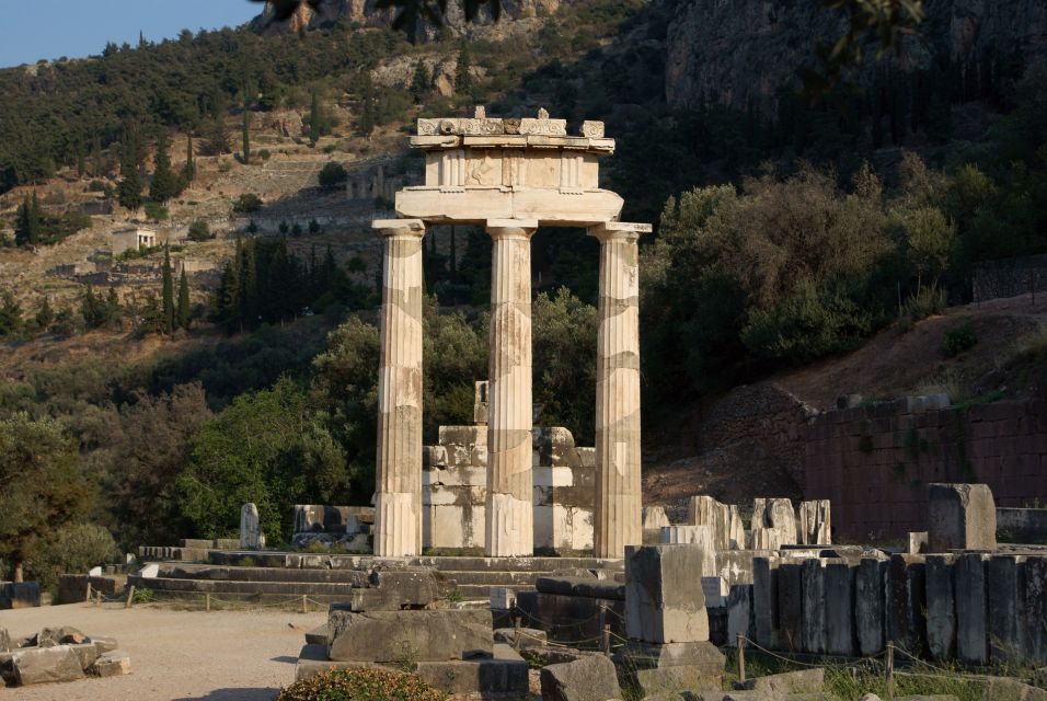 Delphi: Spanish guided one day tour - A Spanish Day Trip to Delphi: Fast Route Out of Athens