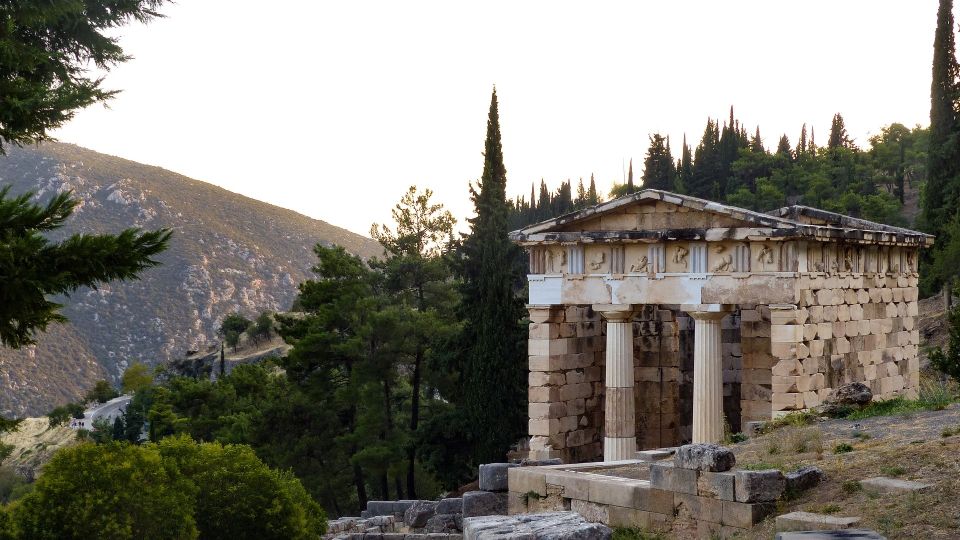 Delphi: Spanish guided one day tour - Leaving Athens at 8:10: Meeting Point and Timing to Know