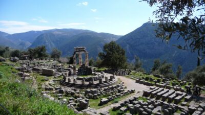 Delphi, Thermopylae full day private tour from Athens - Delphi Ruins: Temple of Apollo and the Sanctuaries You’ll See