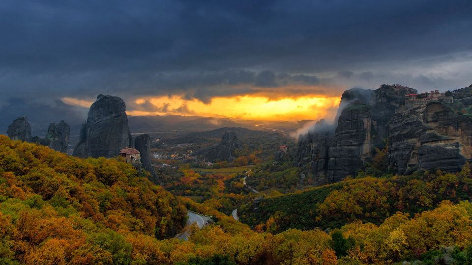 From Athens: 3 Days in Meteora & Delphi with Tours & Hotel - Key moments that make this Meteora & Delphi 3-day trip work