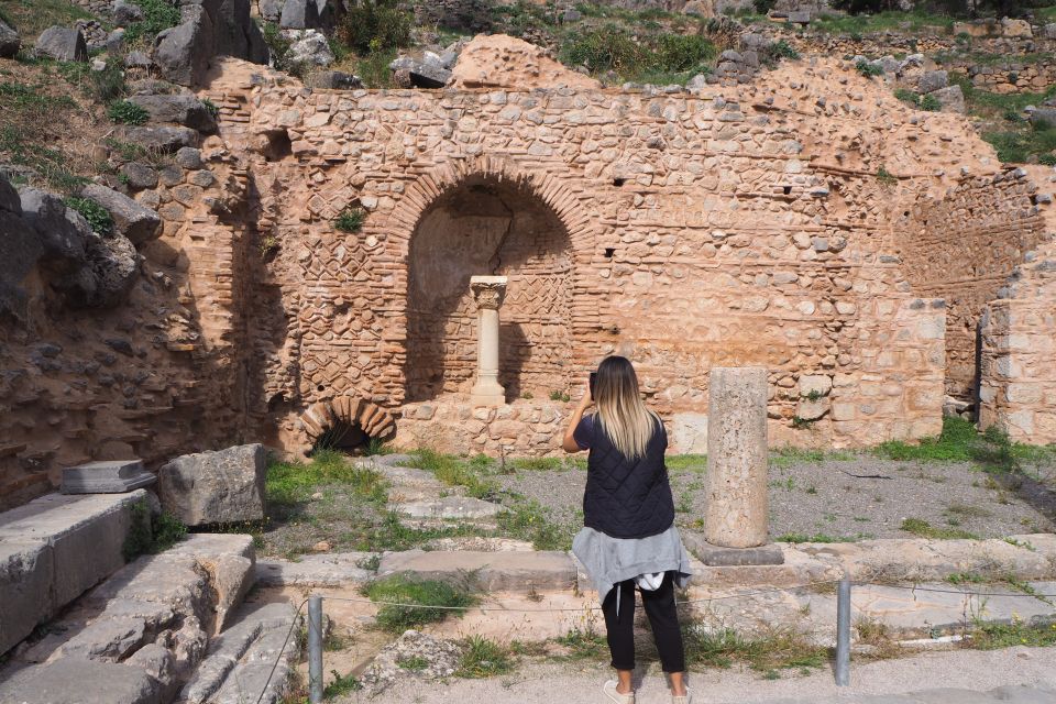 From Athens: Day Tour to Delphi - Lunch in Modern Delphi and the Arachova Photo Stop