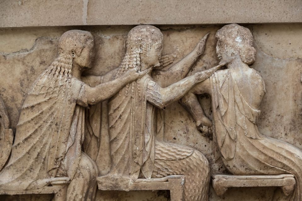 From Athens: Delphi Full Day V.R. Audio Guided Tour - A traditional mountain village stop: how to use the 75 minutes