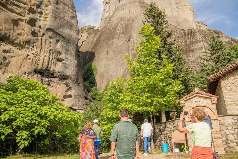 From Athens: Meteora Monasteries and Hermit Caves Tour - Kastraki Lunch Break: Views While You Refuel