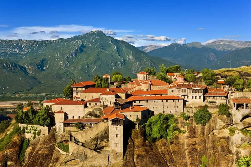From Athens: Meteora Monasteries and Hermit Caves Tour - The Rest of the Day: Photo Stops, Free Time, and Staying Comfortable