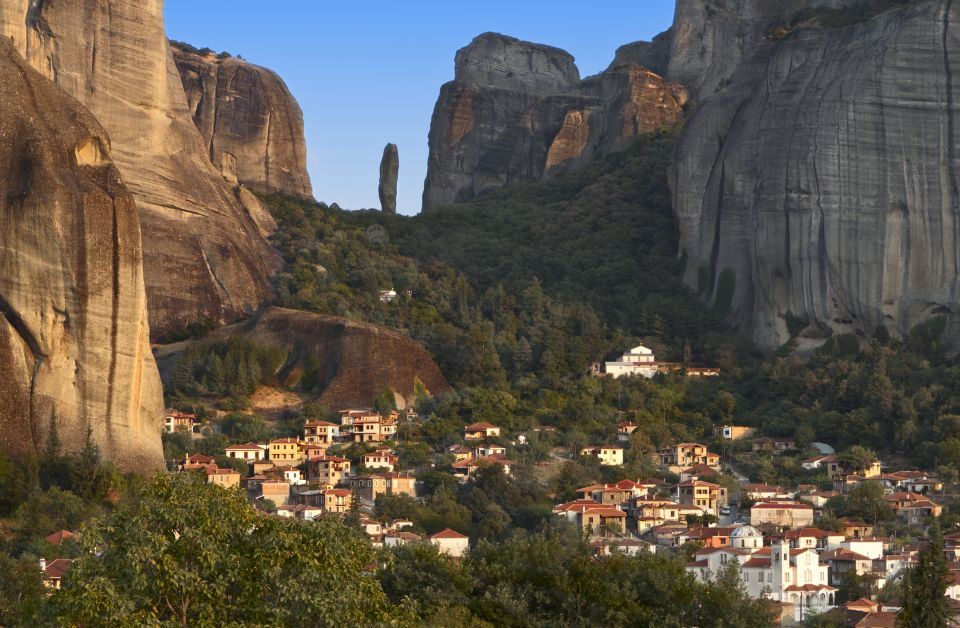 From Athens: Private Day Tour to Meteora and Thermopylae - Meteora: 200-meter rock towers and up to 3 monasteries