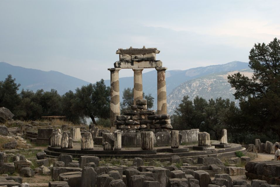 From Athens: Private Delphi and Thermopylae Guided Day Trip - Thermopylae in 80 minutes: Leonidas, the Gates of Fire, and a 3D battle